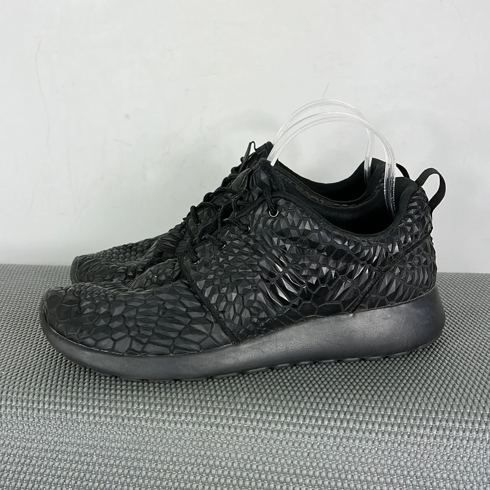 Nike triple black textured roshe one athletic shoes us women’s size 9_4